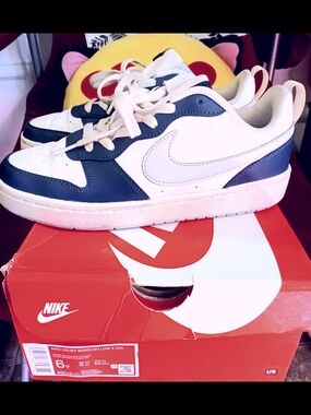 Nike Kids White and Navy Low-Top Sneakers 6Y